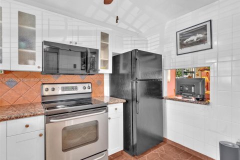 Купить кондоминиум в Санрайз, Флорида 2 спальни, 78.97м2, № 1957562 - фото 2