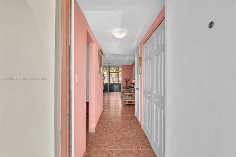 Купить кондоминиум в Санрайз, Флорида 2 спальни, 78.97м2, № 1957562 - фото 5