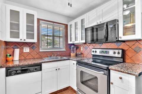 Купить кондоминиум в Санрайз, Флорида 2 спальни, 78.97м2, № 1957562 - фото 1