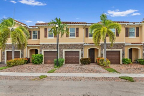 Adosado en West Palm Beach, Florida 3 dormitorios, 155.43 m2 № 2192504