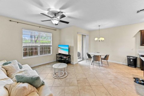 Touwnhouse à vendre à West Palm Beach, Floride: 3 chambres, 155.43 m2 № 2192504 - photo 11