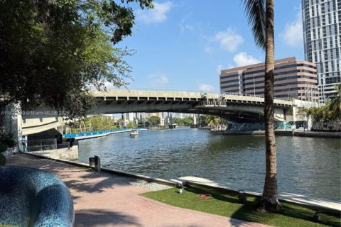 Condominio en venta en Miami, Florida, 1 dormitorio, 78.78 m2 № 1817613 - foto 20