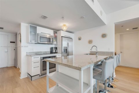 Condo in Miami, Florida, 1 bedroom  № 1817613 - photo 4