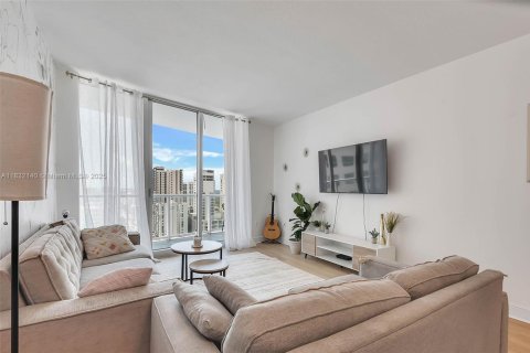 Купить кондоминиум в Майами, Флорида 1 спальня, 78.78м2, № 1817613 - фото 1