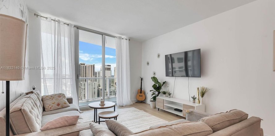 Condominio en Miami, Florida, 1 dormitorio № 1817613