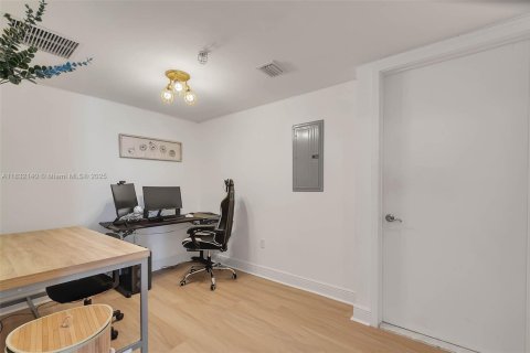Condominio en venta en Miami, Florida, 1 dormitorio, 78.78 m2 № 1817613 - foto 9