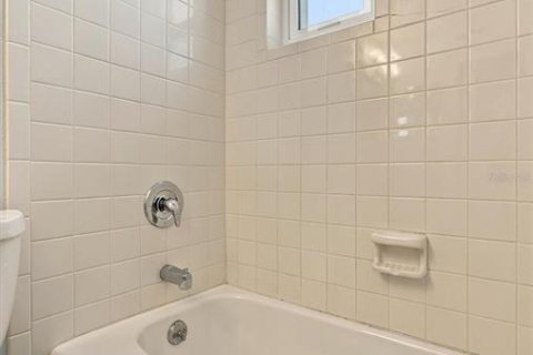 Condo in Treasure Island, Florida, 2 bedrooms  № 2369387 - photo 30