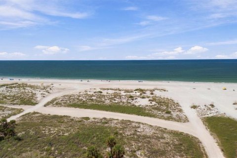 Condo in Treasure Island, Florida, 2 bedrooms  № 2369387 - photo 8