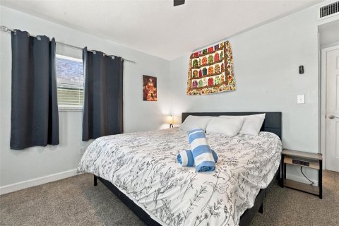 Condo in Treasure Island, Florida, 2 bedrooms  № 2369387 - photo 25