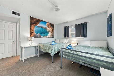 Condo in Treasure Island, Florida, 2 bedrooms  № 2369387 - photo 28