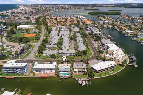 Condo in Treasure Island, Florida, 2 bedrooms  № 2369387 - photo 6