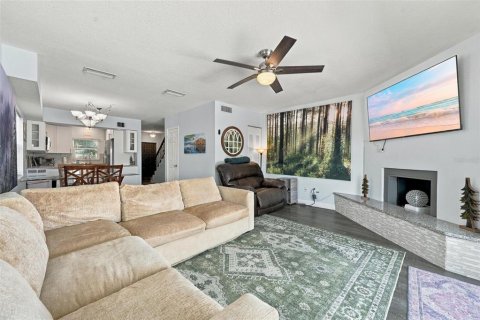 Condo in Treasure Island, Florida, 2 bedrooms  № 2369387 - photo 21