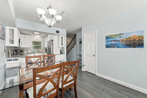 Condo in Treasure Island, Florida, 2 bedrooms  № 2369387 - photo 17