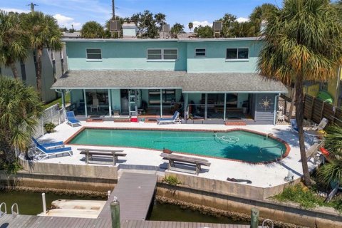 Condo in Treasure Island, Florida, 2 bedrooms  № 2369387 - photo 2
