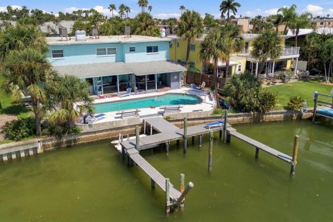 Condo in Treasure Island, Florida, 2 bedrooms  № 2369387 - photo 7