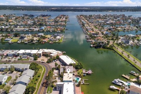 Condo in Treasure Island, Florida, 2 bedrooms  № 2369387 - photo 3