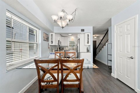 Condo in Treasure Island, Florida, 2 bedrooms  № 2369387 - photo 18
