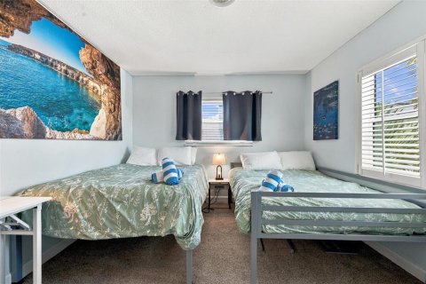 Condo in Treasure Island, Florida, 2 bedrooms  № 2369387 - photo 27