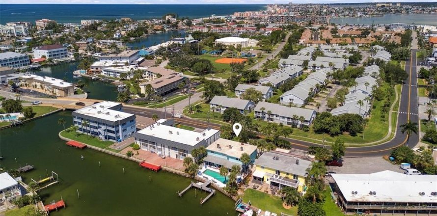 Condo in Treasure Island, Florida, 2 bedrooms  № 2369387