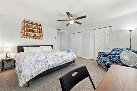 Condo in Treasure Island, Florida, 2 bedrooms  № 2369387 - photo 24