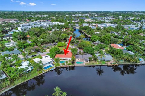 House in Wilton Manors, Florida 2 bedrooms, 121.42 sq.m. № 2346321