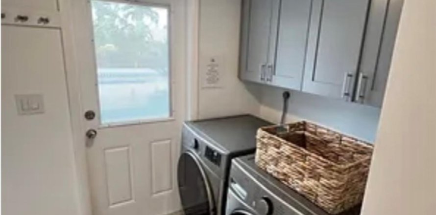 Propiedad comercial en Fort Lauderdale, Florida 263.94 m2 № 1014317