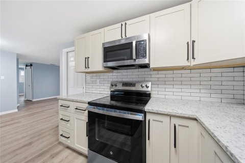 Villa ou maison à vendre à Largo, Floride: 2 chambres, 59.83 m2 № 2408230 - photo 4