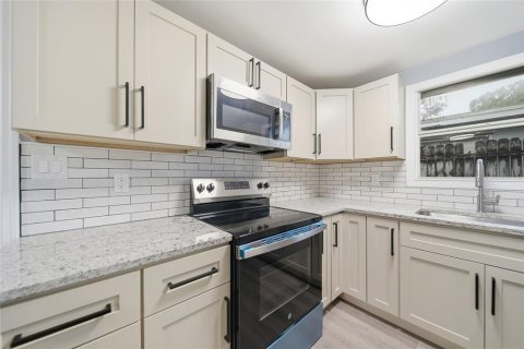 Villa ou maison à vendre à Largo, Floride: 2 chambres, 59.83 m2 № 2408230 - photo 17