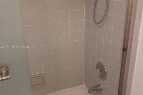 Copropriété à louer à Oakland Park, Floride: 1 chambre, 80.08 m2 № 2028000 - photo 7