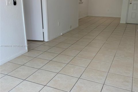 Copropriété à louer à Oakland Park, Floride: 1 chambre, 80.08 m2 № 2028000 - photo 17