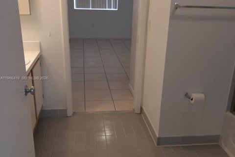 Copropriété à louer à Oakland Park, Floride: 1 chambre, 80.08 m2 № 2028000 - photo 8
