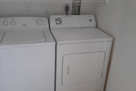 Copropriété à louer à Oakland Park, Floride: 1 chambre, 80.08 m2 № 2028000 - photo 20