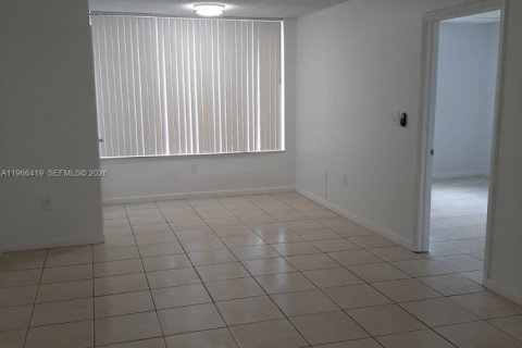 Copropriété à louer à Oakland Park, Floride: 1 chambre, 80.08 m2 № 2028000 - photo 6