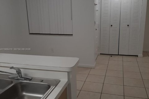 Copropriété à louer à Oakland Park, Floride: 1 chambre, 80.08 m2 № 2028000 - photo 11