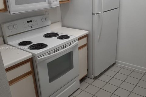 Copropriété à louer à Oakland Park, Floride: 1 chambre, 80.08 m2 № 2028000 - photo 9