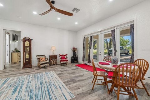 House in Bushnell, Florida 2 bedrooms, 225.57 sq.m. № 2211487 - photo 13