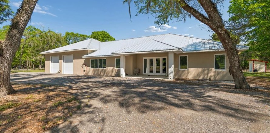 House in Bushnell, Florida 2 bedrooms, 225.57 sq.m. № 2211487