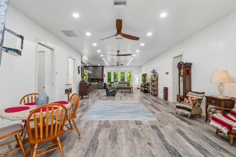 House in Bushnell, Florida 2 bedrooms, 225.57 sq.m. № 2211487 - photo 10
