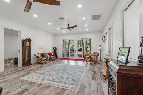 House in Bushnell, Florida 2 bedrooms, 225.57 sq.m. № 2211487 - photo 16