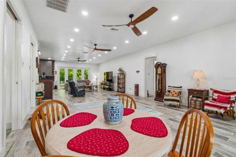 House in Bushnell, Florida 2 bedrooms, 225.57 sq.m. № 2211487 - photo 12