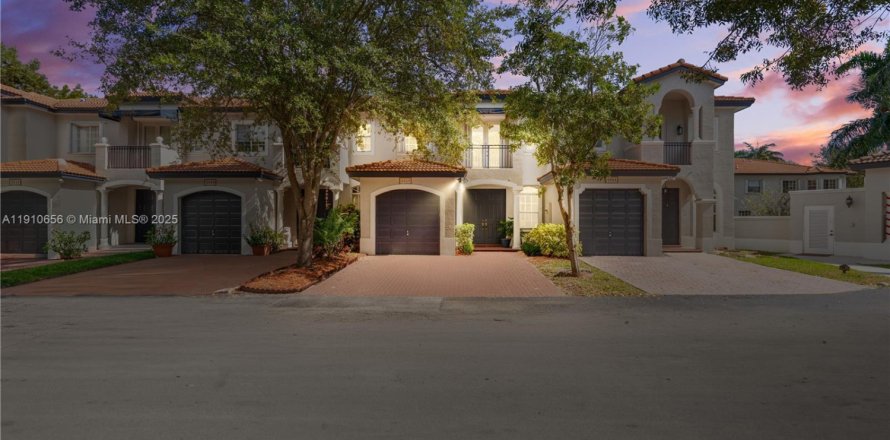 Touwnhouse à Miami, Floride 3 chambres, 167.22 m2 № 1971675