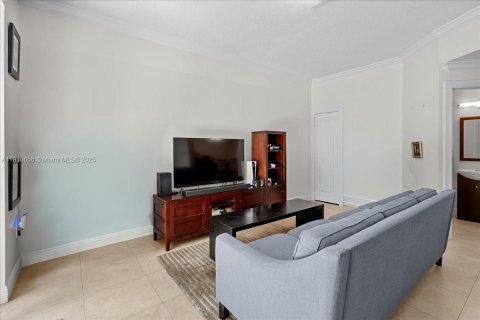 Touwnhouse à vendre à Miami, Floride: 3 chambres, 167.22 m2 № 1971675 - photo 19