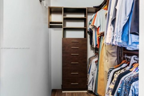 Touwnhouse à vendre à Miami, Floride: 3 chambres, 167.22 m2 № 1971675 - photo 28