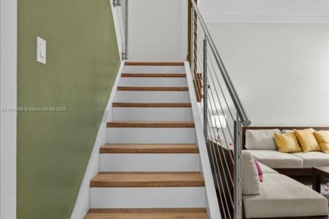 Touwnhouse à vendre à Miami, Floride: 3 chambres, 167.22 m2 № 1971675 - photo 20