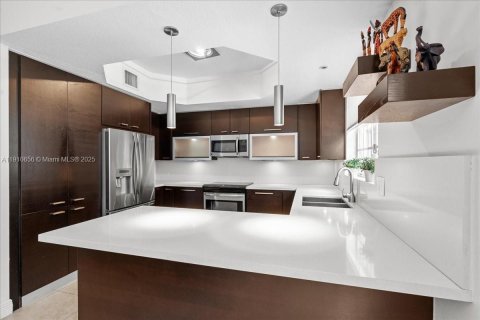 Touwnhouse à vendre à Miami, Floride: 3 chambres, 167.22 m2 № 1971675 - photo 15