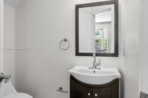 Touwnhouse à vendre à Miami, Floride: 3 chambres, 167.22 m2 № 1971675 - photo 16