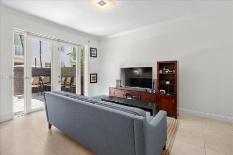 Touwnhouse à vendre à Miami, Floride: 3 chambres, 167.22 m2 № 1971675 - photo 18