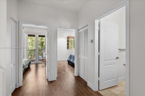 Touwnhouse à vendre à Miami, Floride: 3 chambres, 167.22 m2 № 1971675 - photo 21