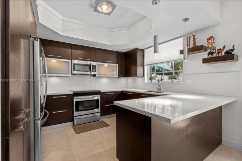 Touwnhouse à vendre à Miami, Floride: 3 chambres, 167.22 m2 № 1971675 - photo 10