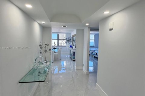 Condominio en alquiler en Hallandale Beach, Florida, 2 dormitorios, 181.62 m2 № 2026345 - foto 4